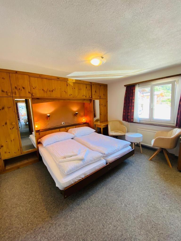 Hotel Old Jnn Klosters Buitenkant foto