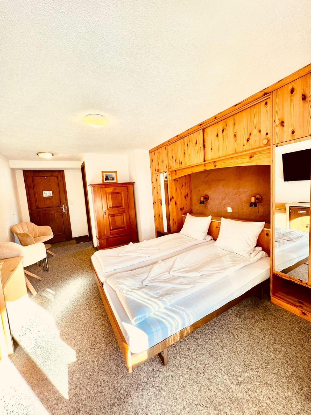 Hotel Old Jnn Klosters Buitenkant foto