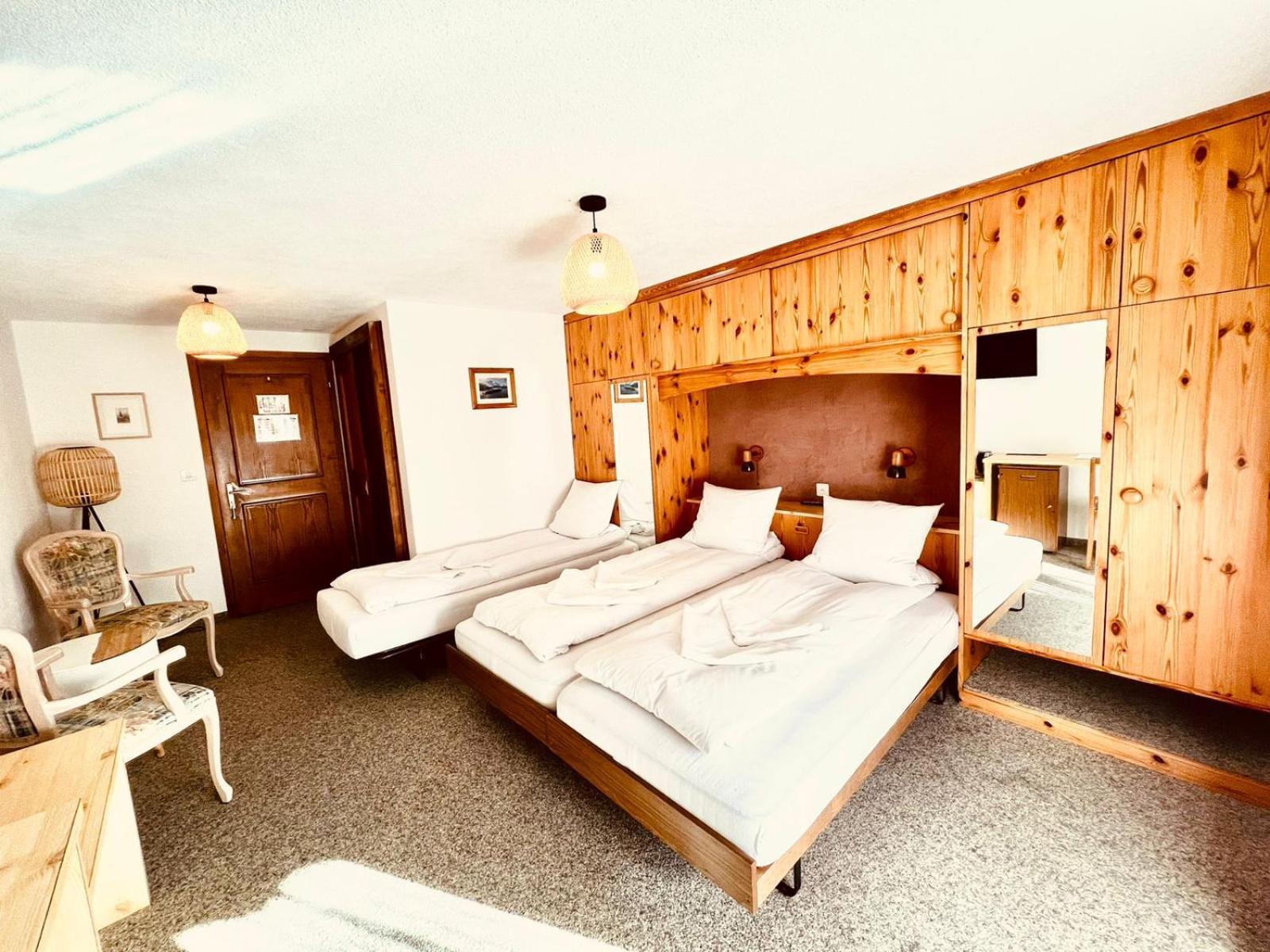 Hotel Old Jnn Klosters Buitenkant foto