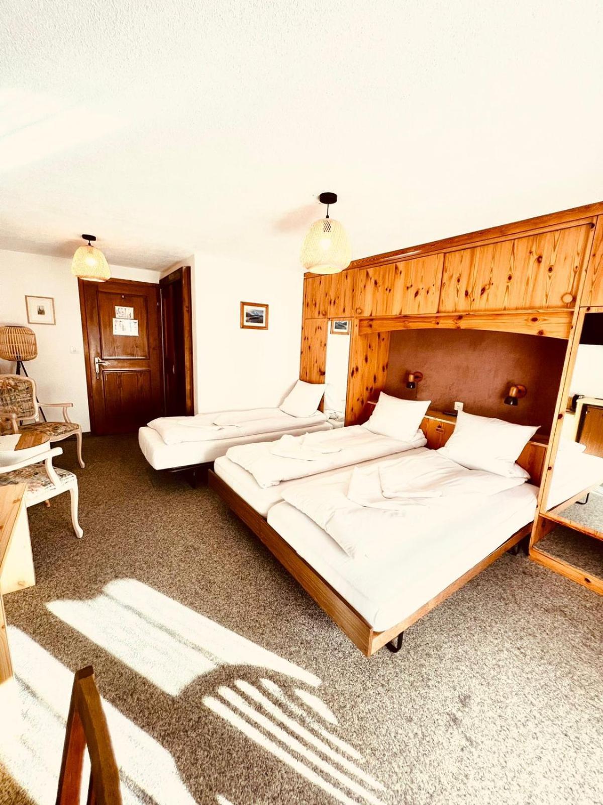 Hotel Old Jnn Klosters Buitenkant foto
