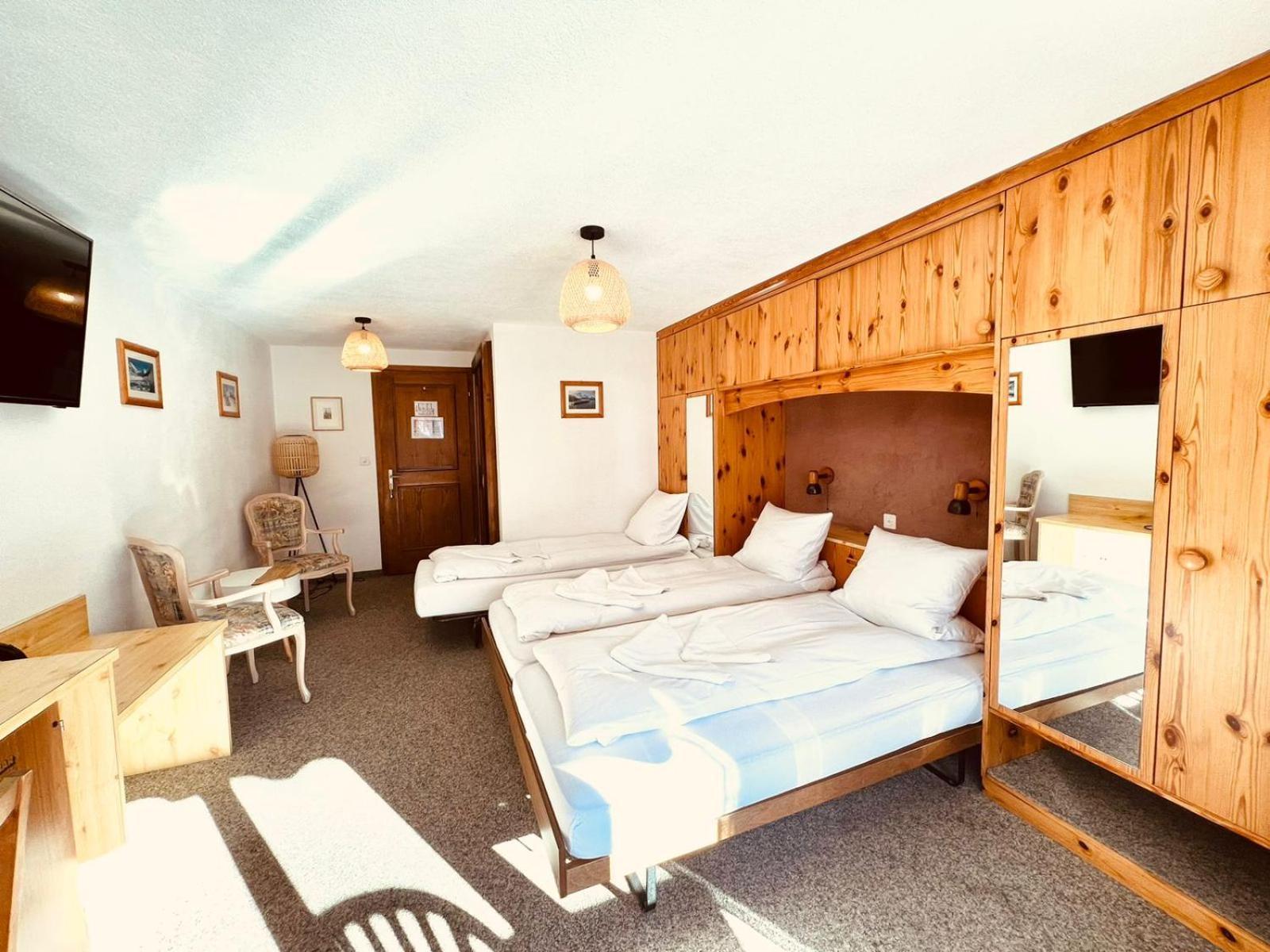 Hotel Old Jnn Klosters Buitenkant foto